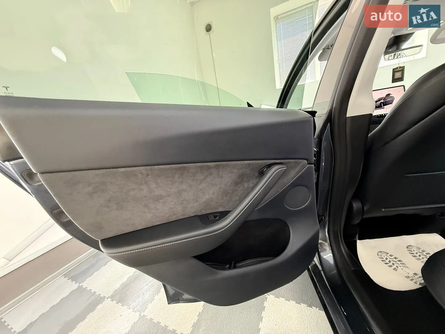 2024 Tesla Model Y - мініатюра 44