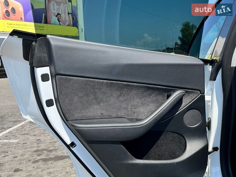 Внедорожник / Кроссовер Tesla Model Y 2023 в Киеве