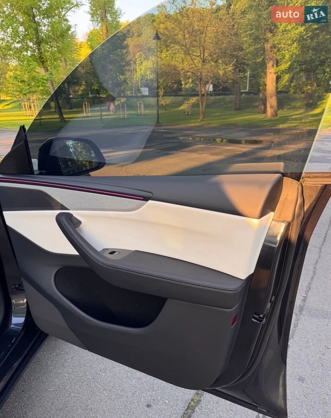 2025 Tesla Model Y - мініатюра 18