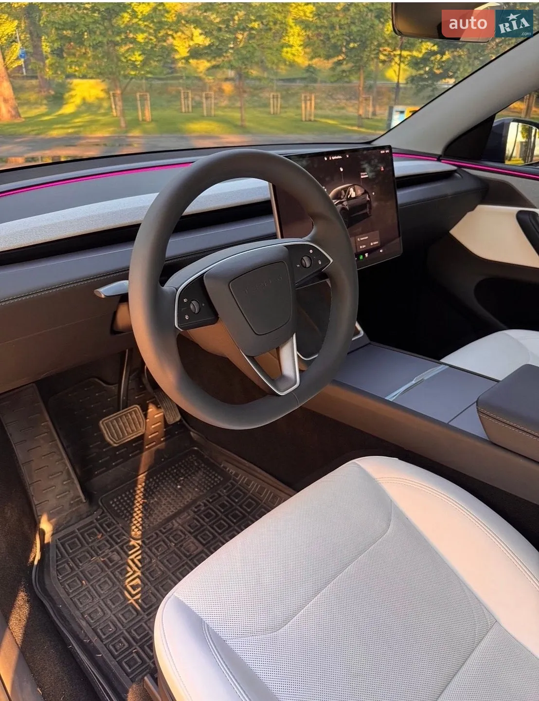 2025 Tesla Model Y - мініатюра 17