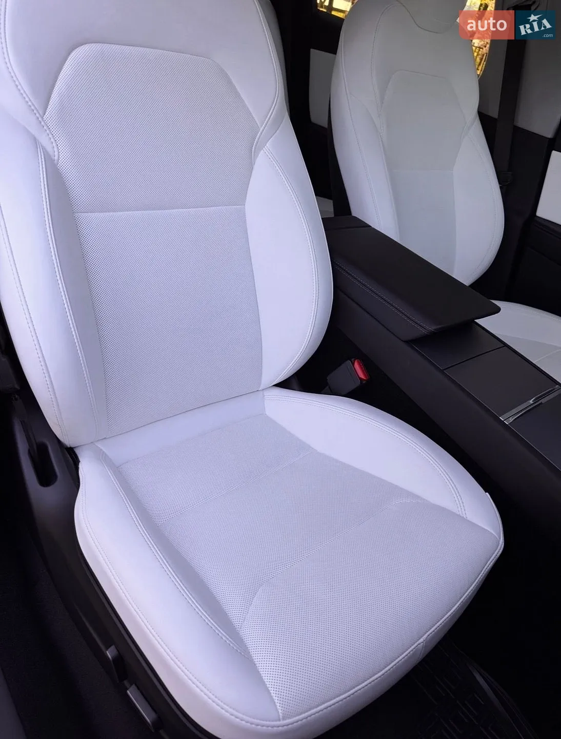 2025 Tesla Model Y - мініатюра 21