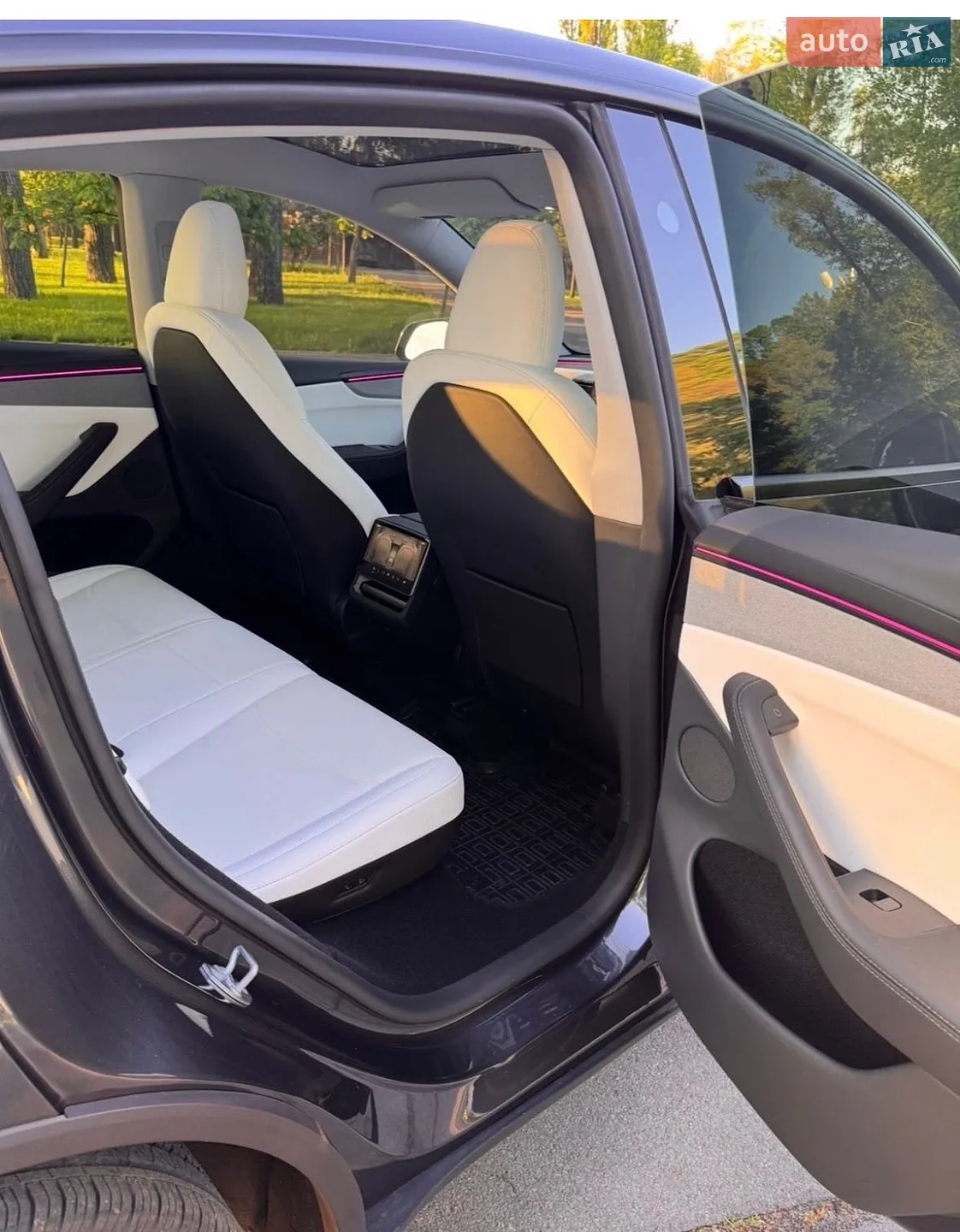 2025 Tesla Model Y - мініатюра 24