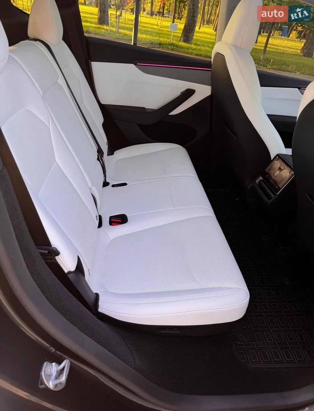 2025 Tesla Model Y - мініатюра 25