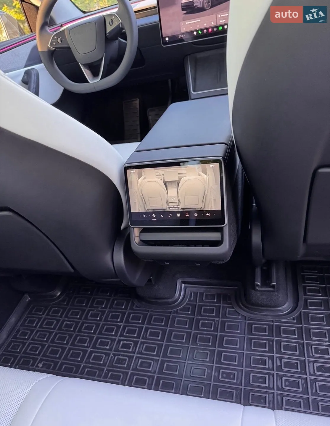 2025 Tesla Model Y - мініатюра 29