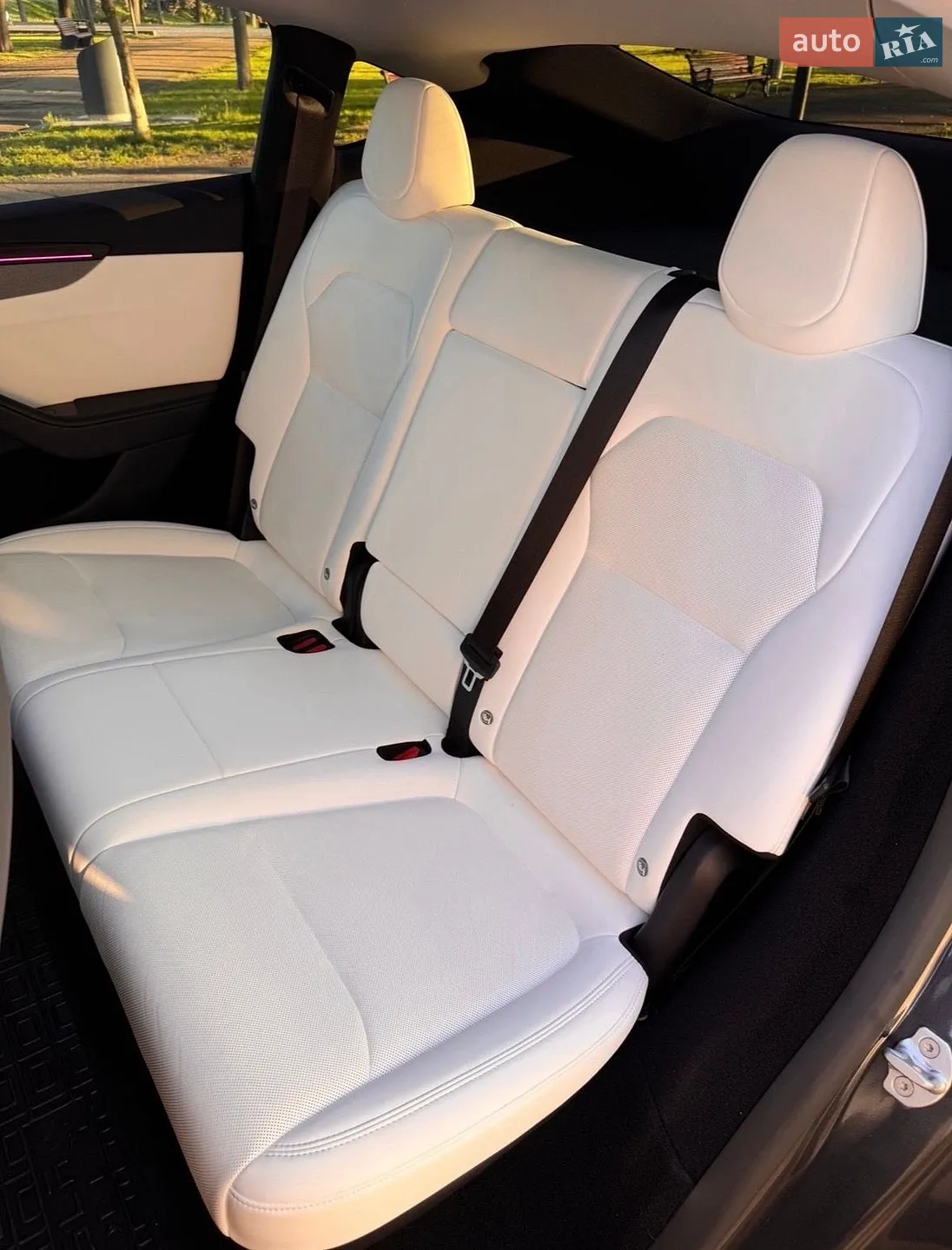 2025 Tesla Model Y - мініатюра 32