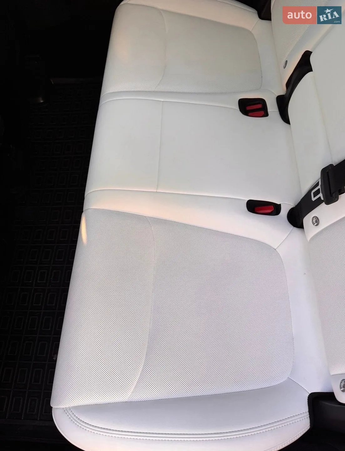 2025 Tesla Model Y - мініатюра 33