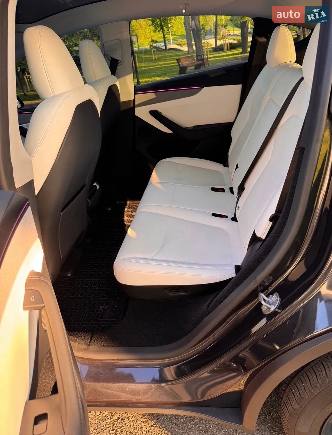 2025 Tesla Model Y - мініатюра 31