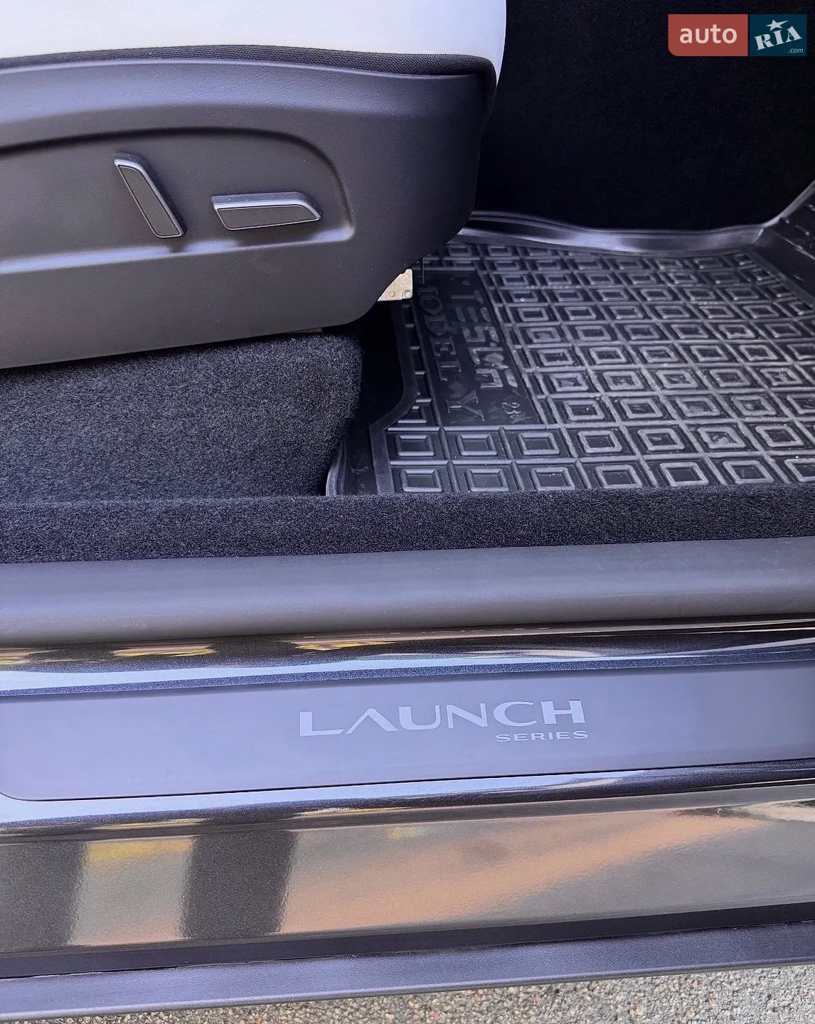 2025 Tesla Model Y - мініатюра 37