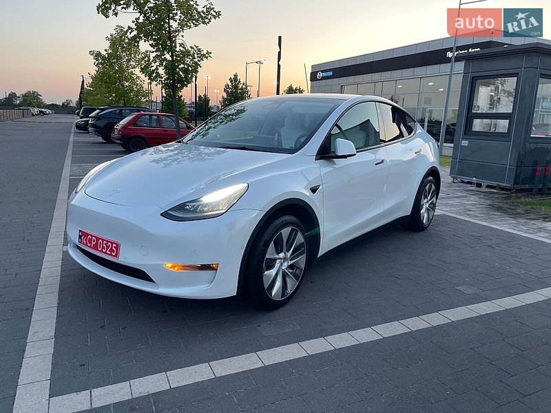 Tesla Model Y, фото з оголошення