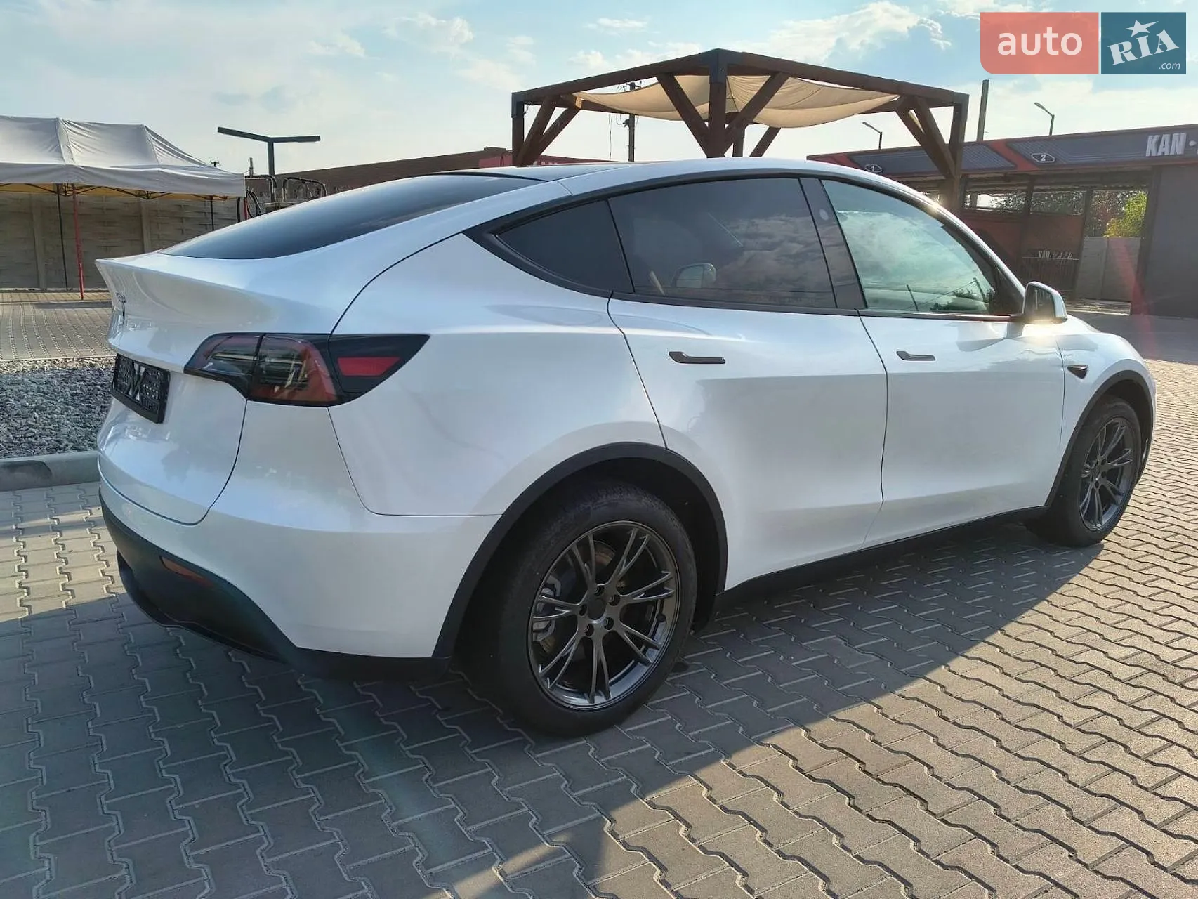 2024 Tesla Model Y - мініатюра 9
