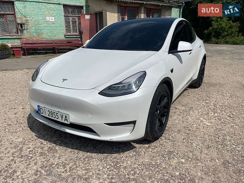 Tesla Model Y, фото з оголошення