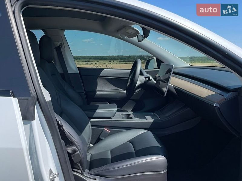 Внедорожник / Кроссовер Tesla Model Y 2021 в Львове