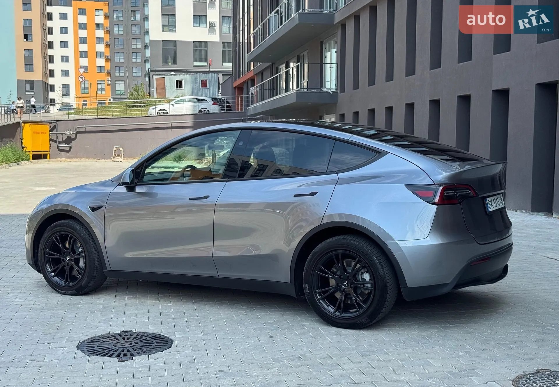 2025 Tesla Model Y - мініатюра 5