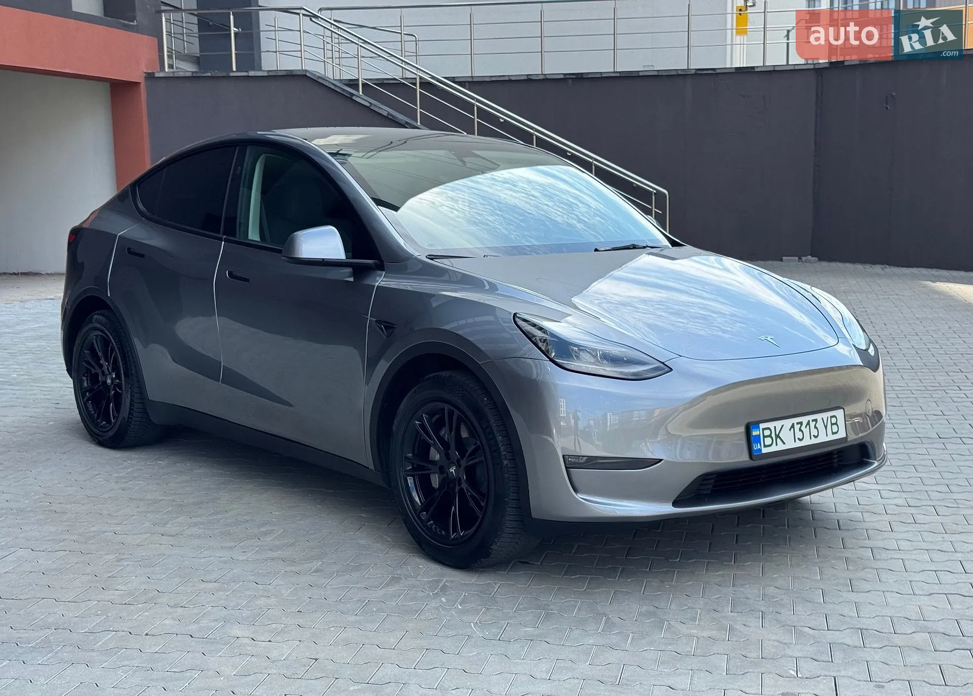 2025 Tesla Model Y - мініатюра 10