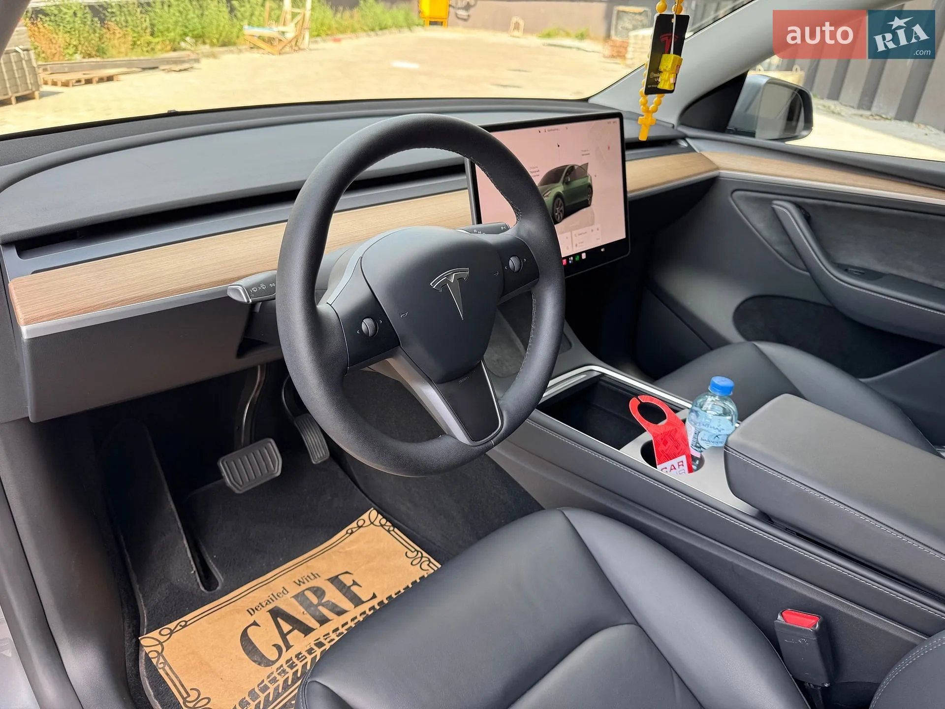 2025 Tesla Model Y - мініатюра 18