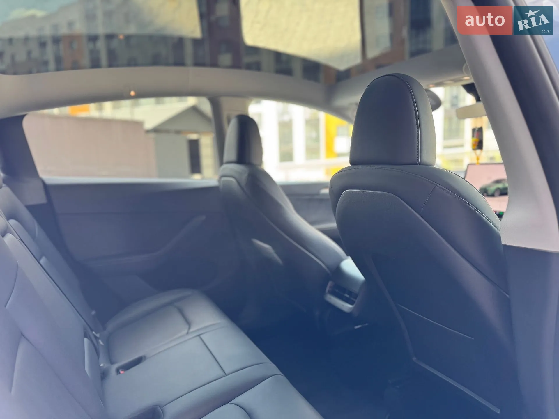 2025 Tesla Model Y - мініатюра 19