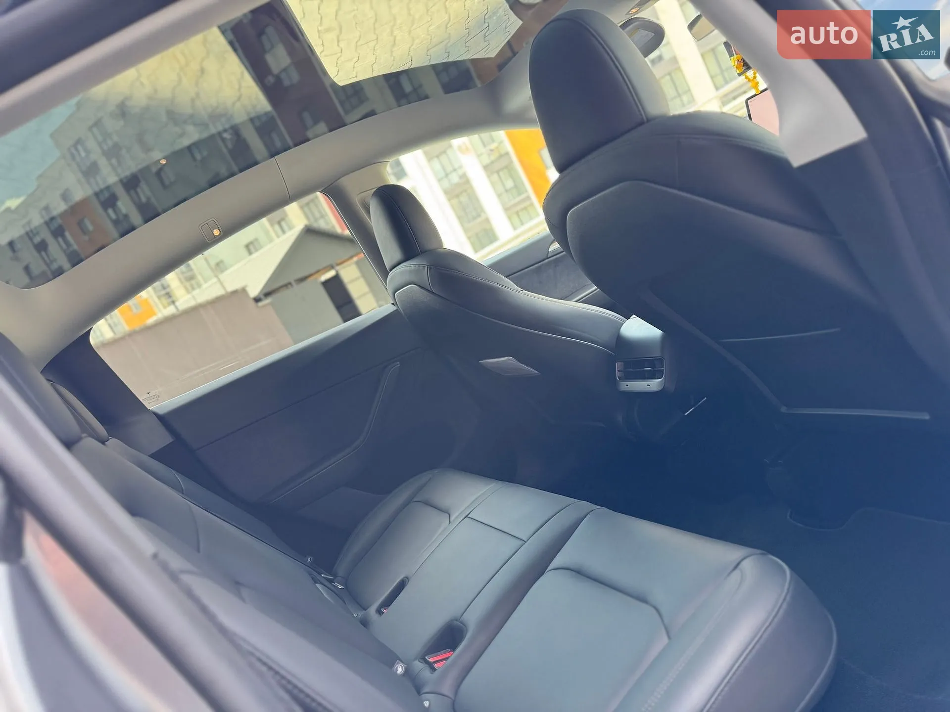 2025 Tesla Model Y - мініатюра 20