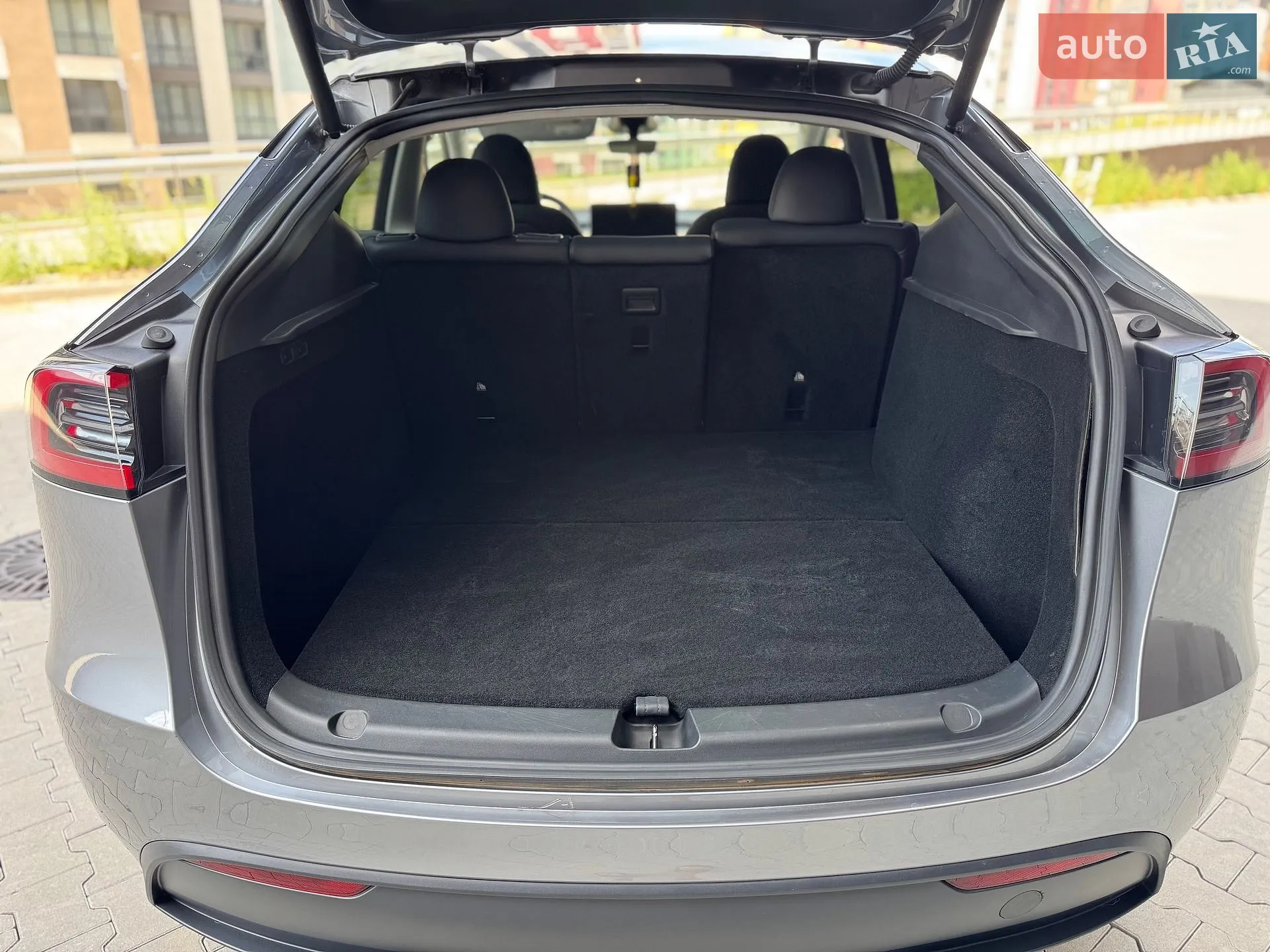 2025 Tesla Model Y - мініатюра 21