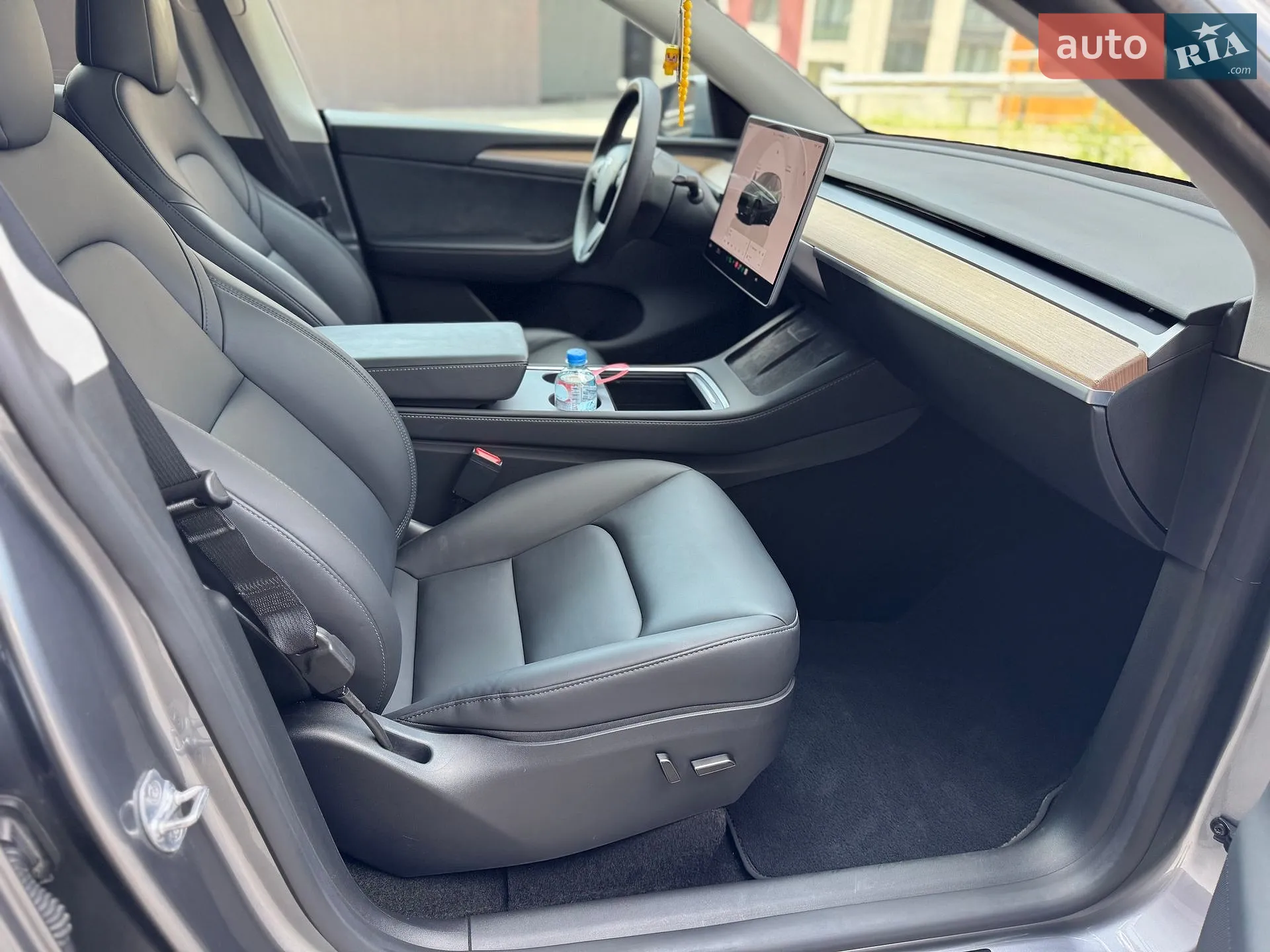 2025 Tesla Model Y - мініатюра 23