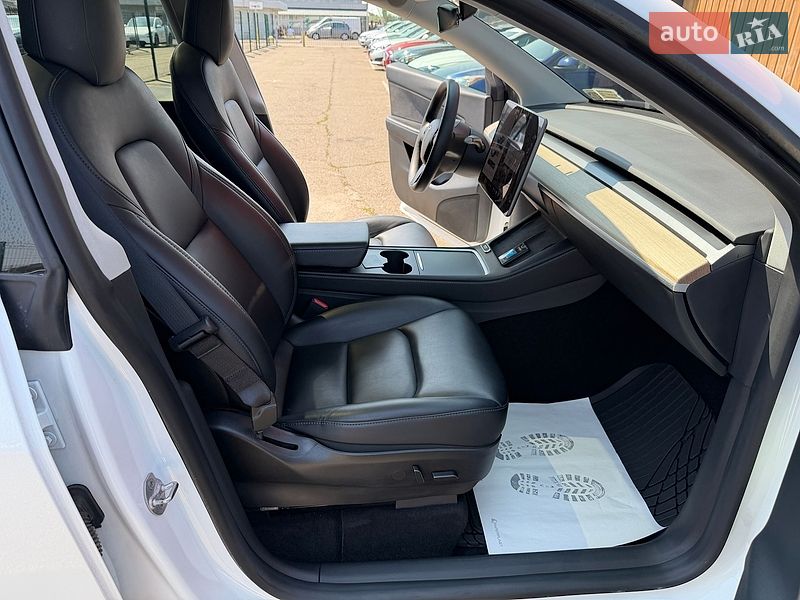 Внедорожник / Кроссовер Tesla Model Y 2021 в Киеве