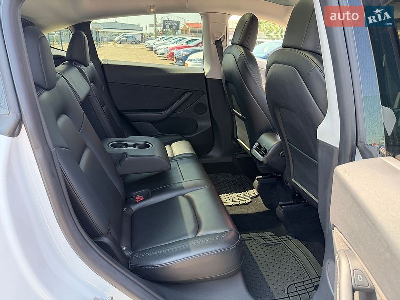 Внедорожник / Кроссовер Tesla Model Y 2021 в Киеве