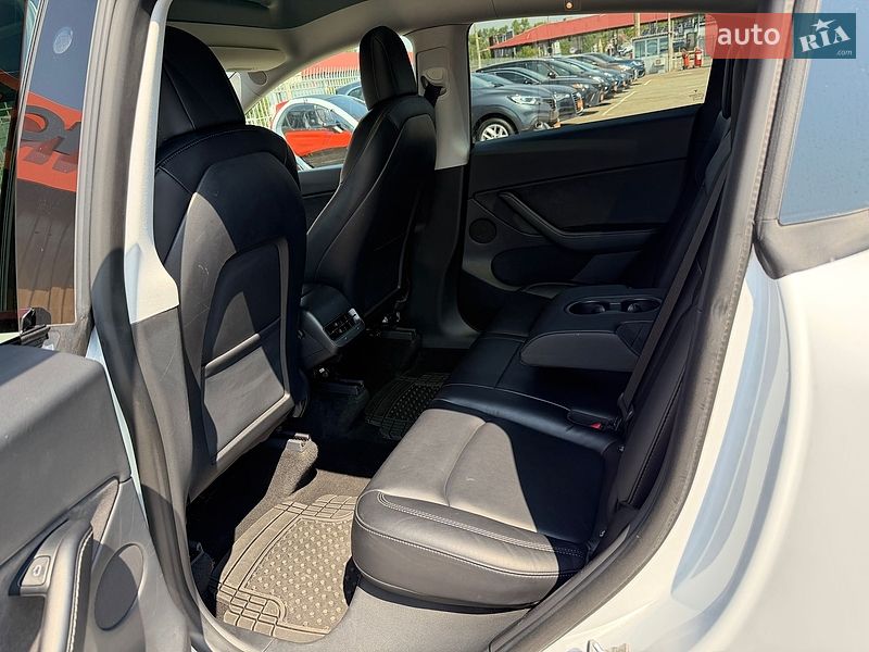 Внедорожник / Кроссовер Tesla Model Y 2021 в Киеве