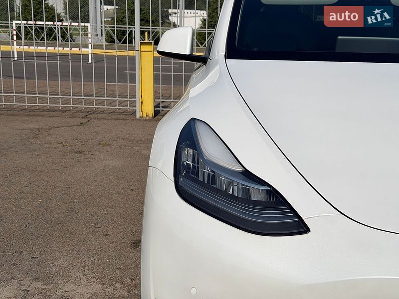 Внедорожник / Кроссовер Tesla Model Y 2021 в Киеве