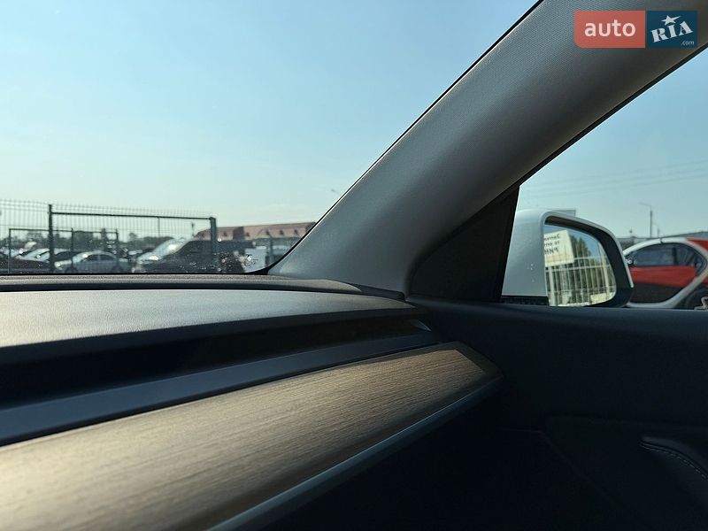Внедорожник / Кроссовер Tesla Model Y 2021 в Киеве