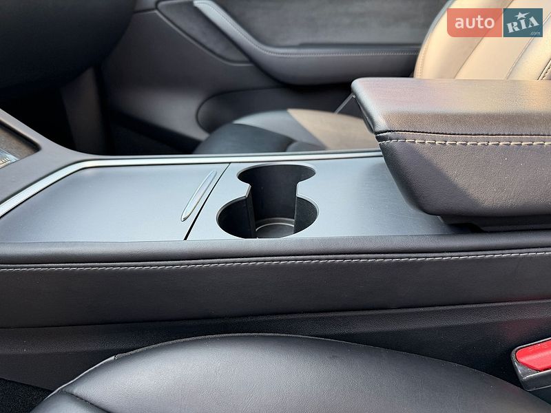 Внедорожник / Кроссовер Tesla Model Y 2021 в Киеве