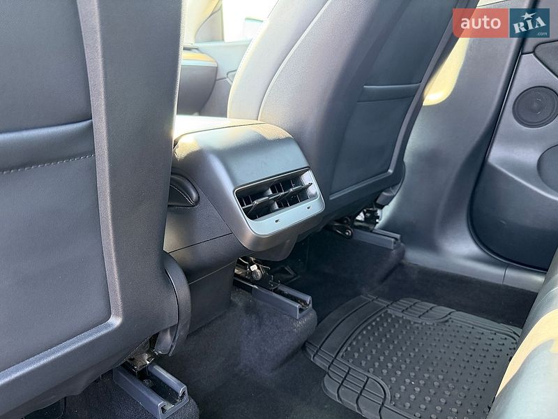 Внедорожник / Кроссовер Tesla Model Y 2021 в Киеве