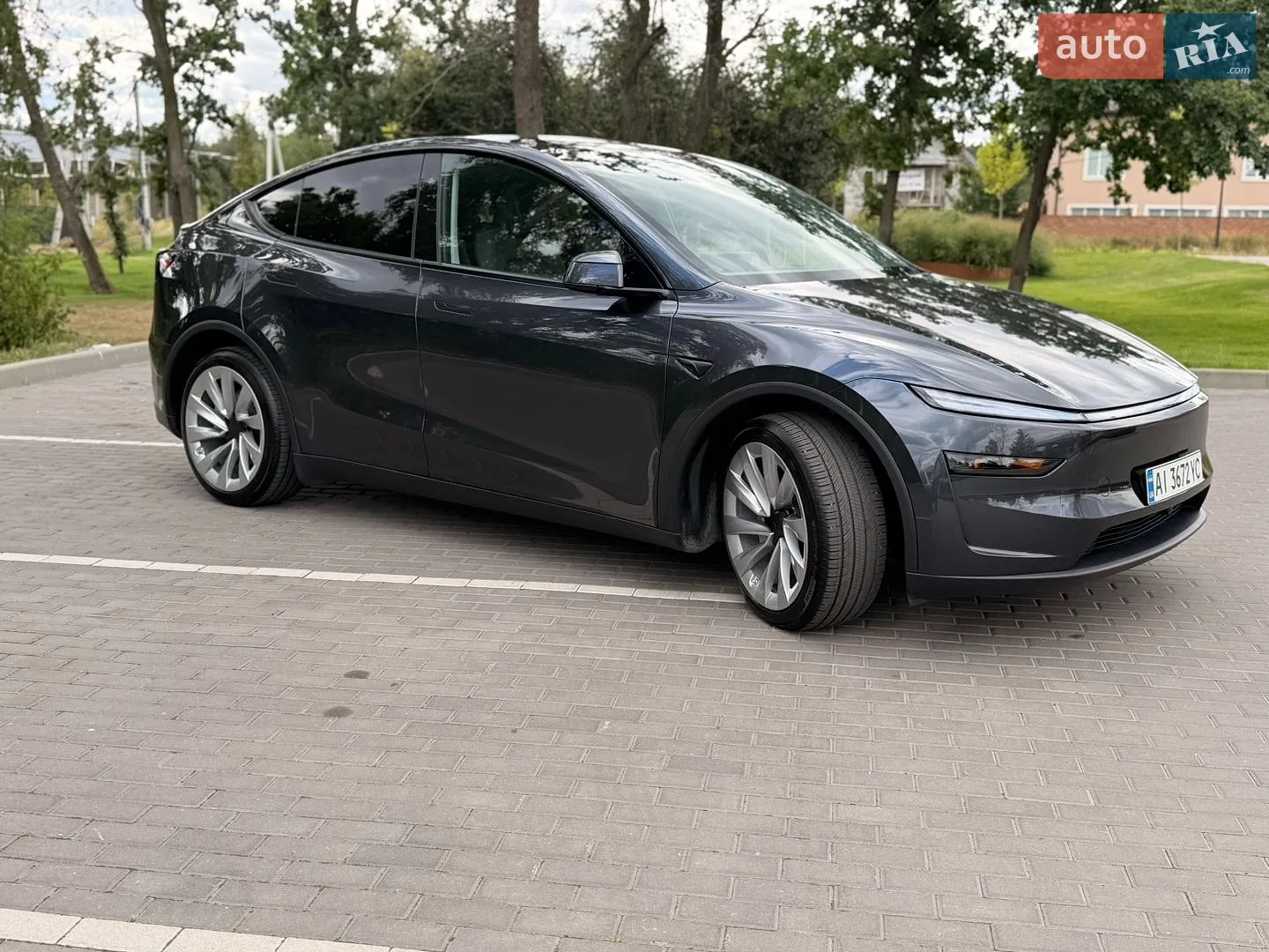 2025 Tesla Model Y - мініатюра 3