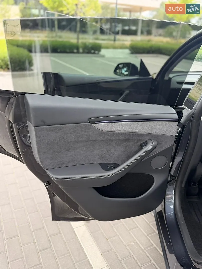 2025 Tesla Model Y - мініатюра 16