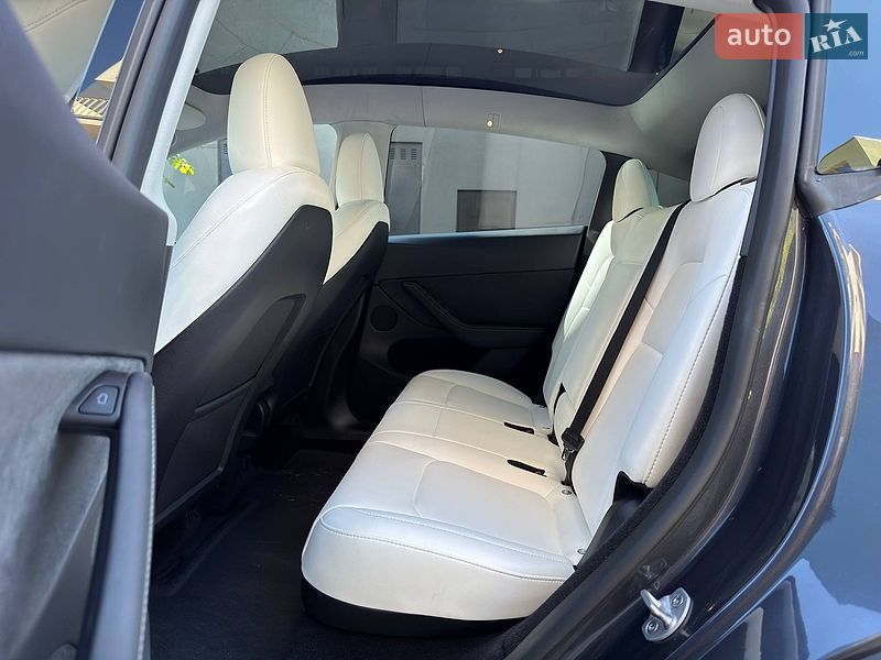 Позашляховик / Кросовер Tesla Model Y 2024 в Львові
