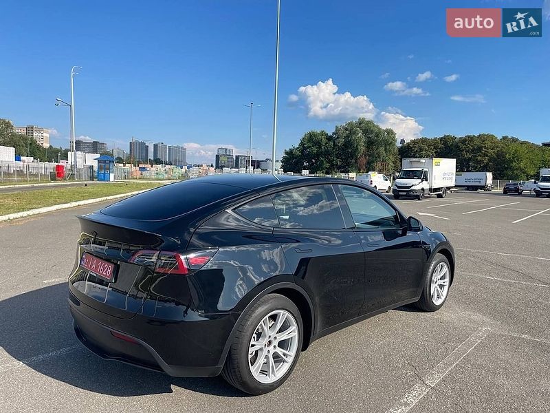 Внедорожник / Кроссовер Tesla Model Y 2023 в Киеве