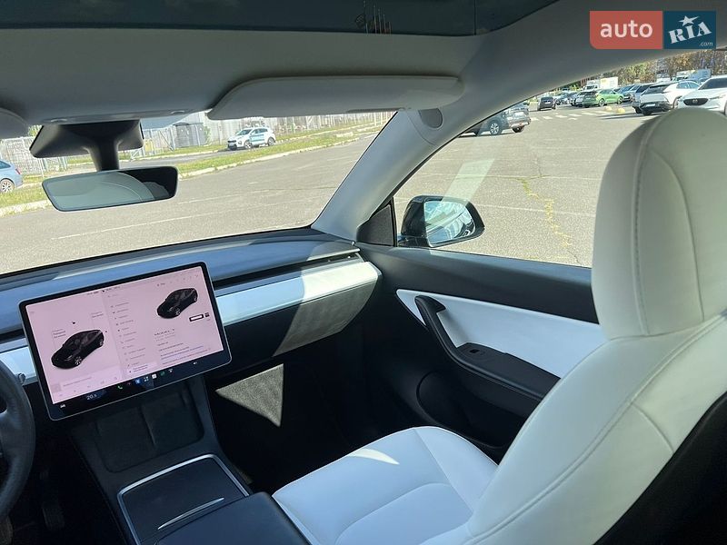 Внедорожник / Кроссовер Tesla Model Y 2021 в Киеве