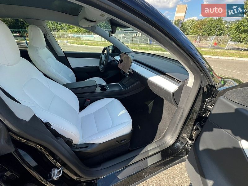 Внедорожник / Кроссовер Tesla Model Y 2021 в Киеве