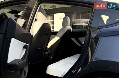 Позашляховик / Кросовер Tesla Model Y 2022 в Києві