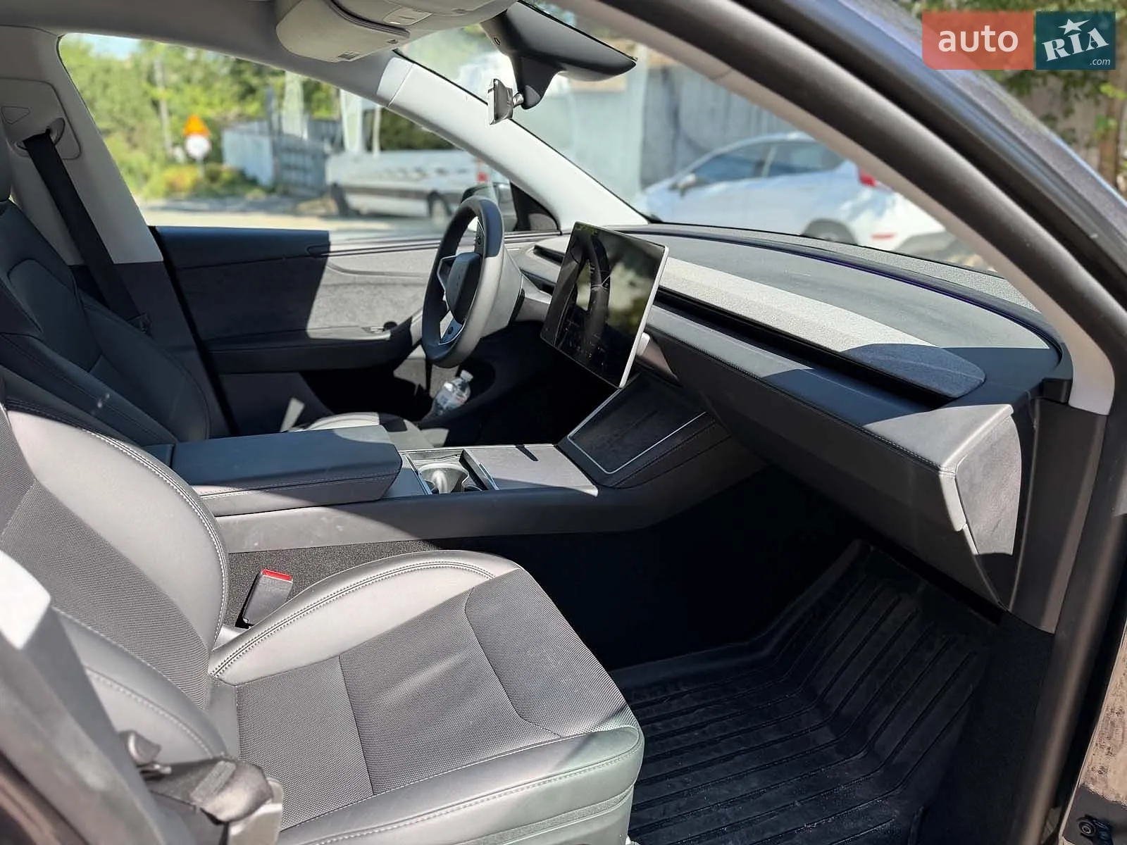 2025 Tesla Model Y - мініатюра 27