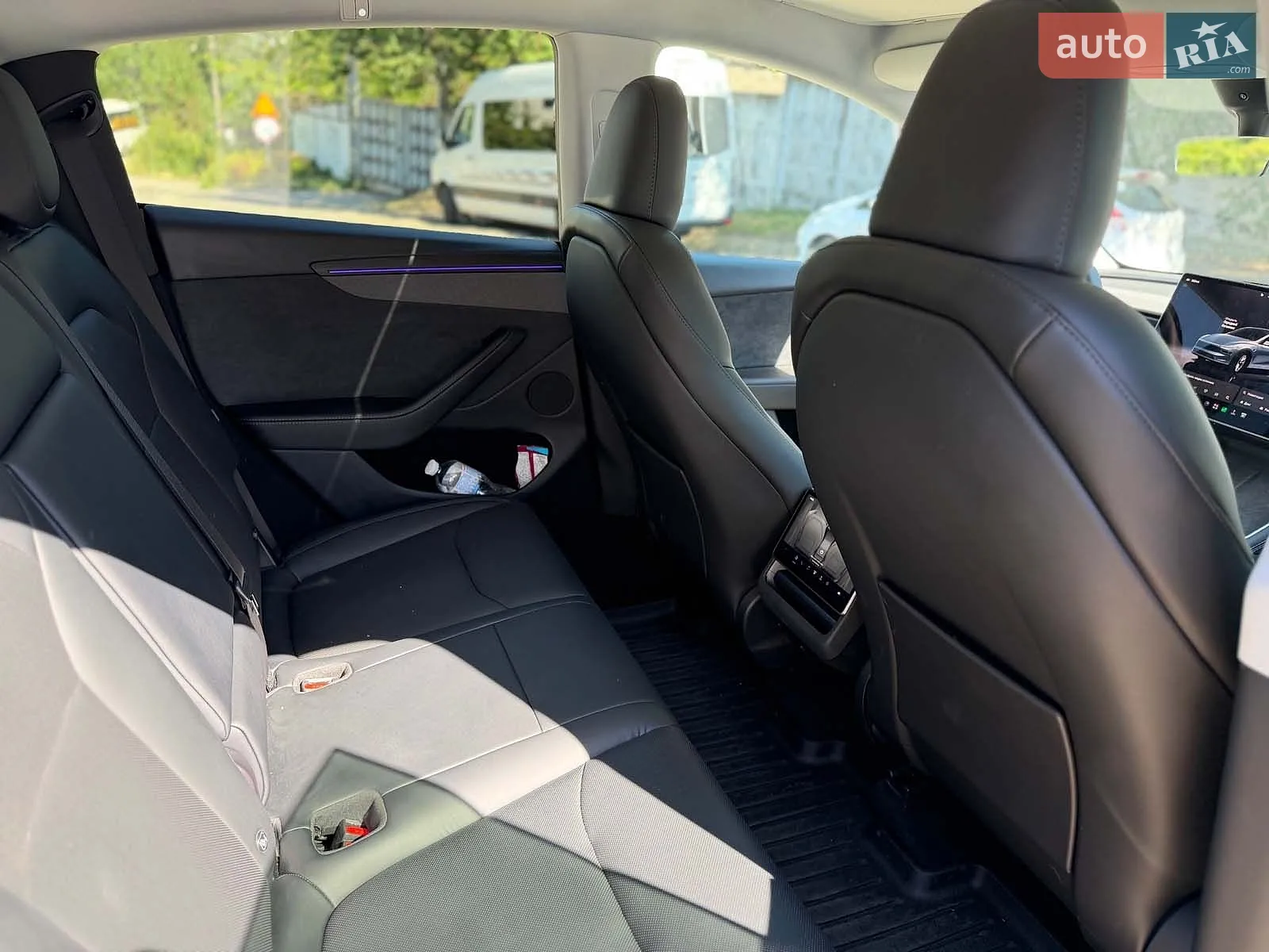 2025 Tesla Model Y - мініатюра 24