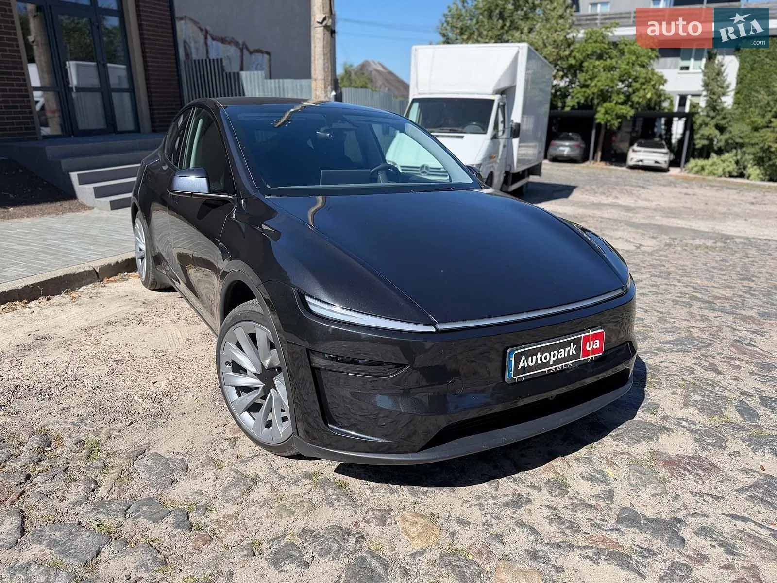 2025 Tesla Model Y - мініатюра 3