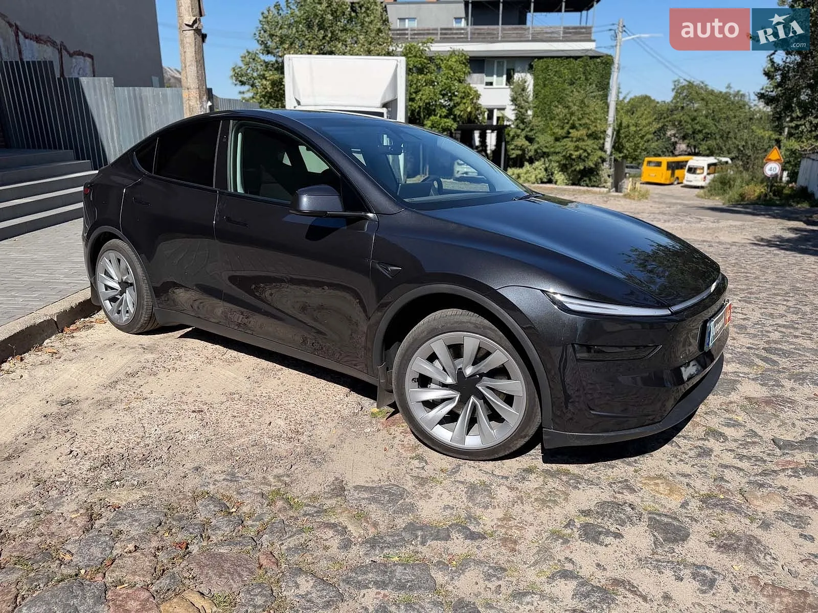 2025 Tesla Model Y - мініатюра 4