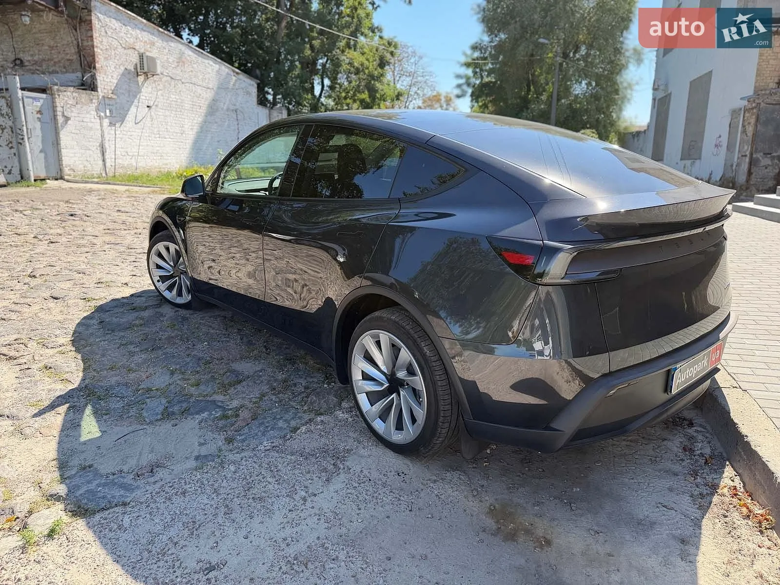 2025 Tesla Model Y - мініатюра 10