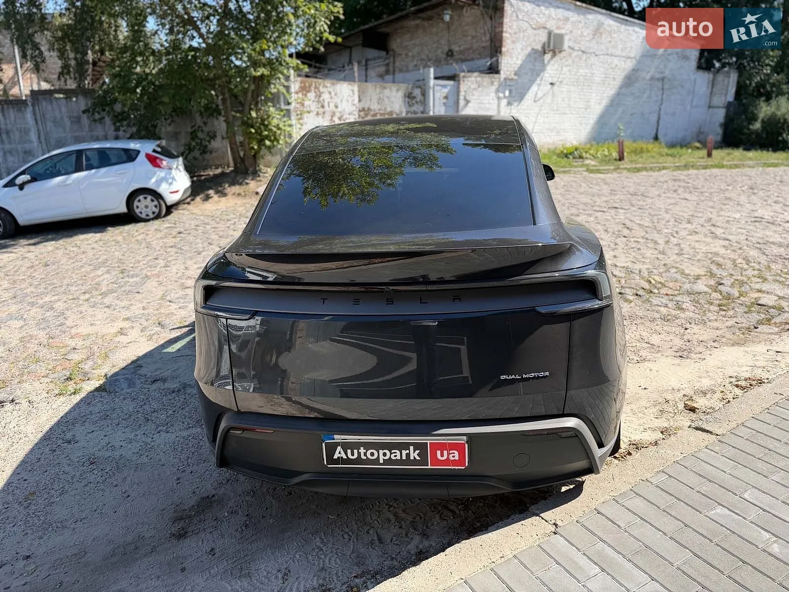 2025 Tesla Model Y - мініатюра 8