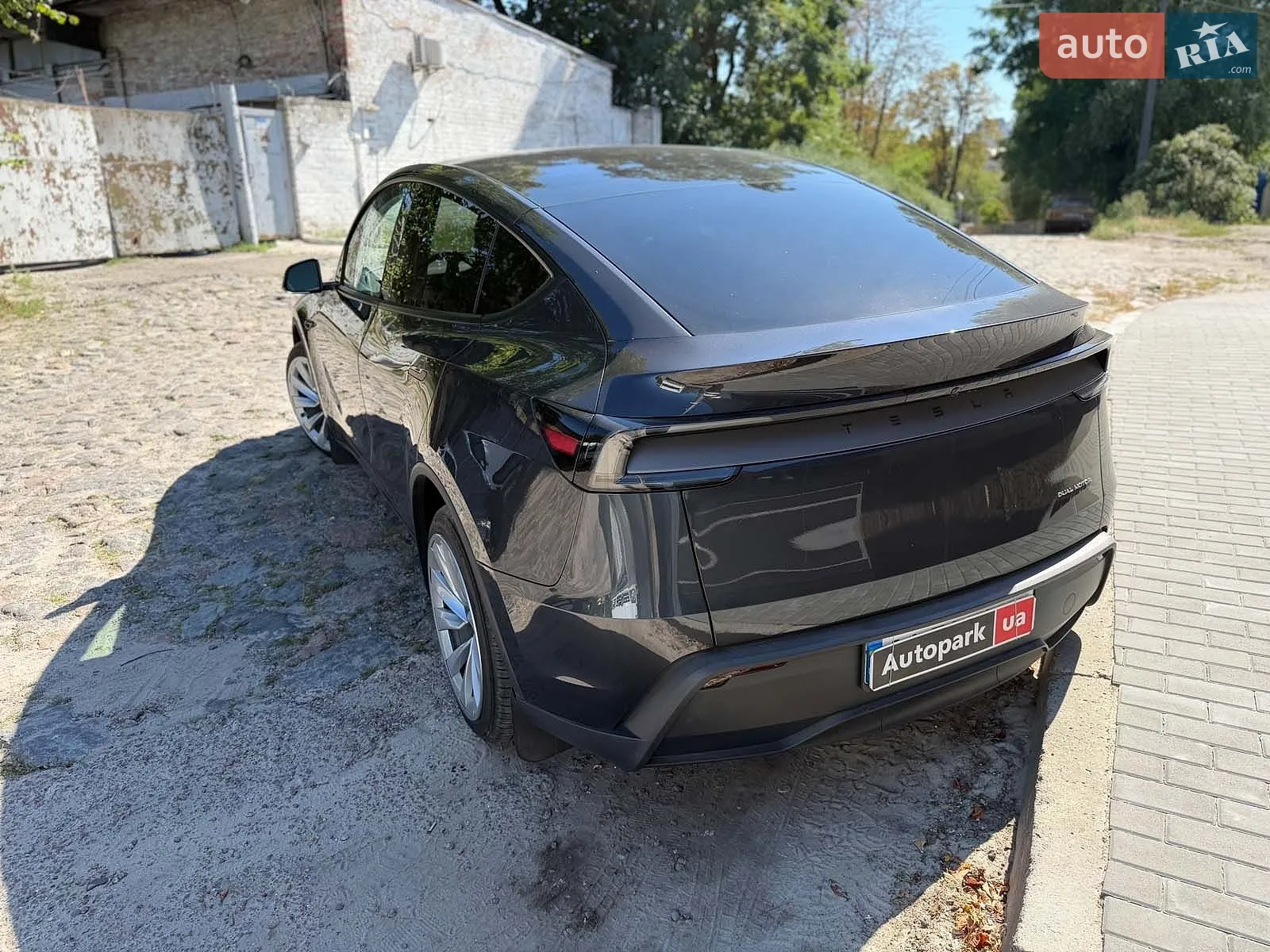 2025 Tesla Model Y - мініатюра 9