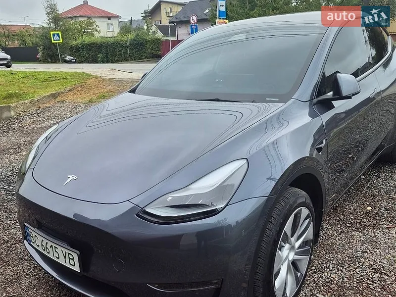 Tesla Model Y 2023