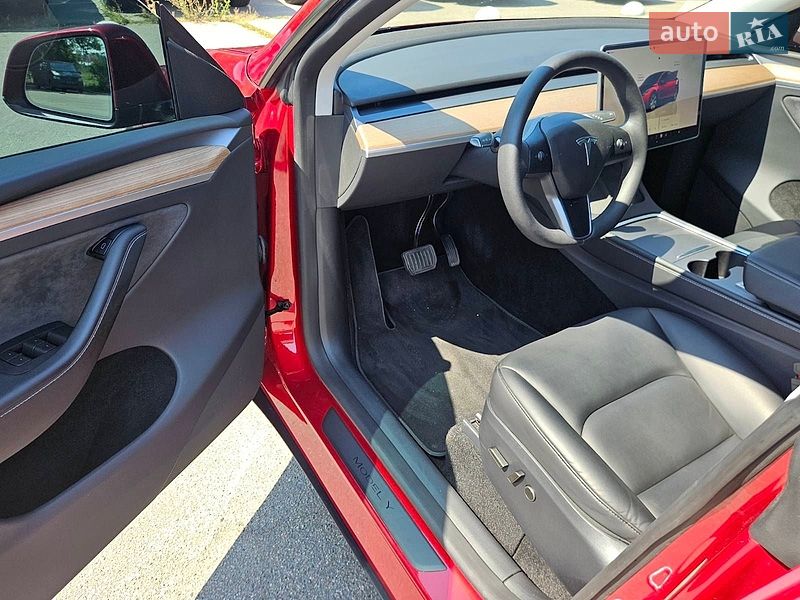 Позашляховик / Кросовер Tesla Model Y 2024 в Дніпрі