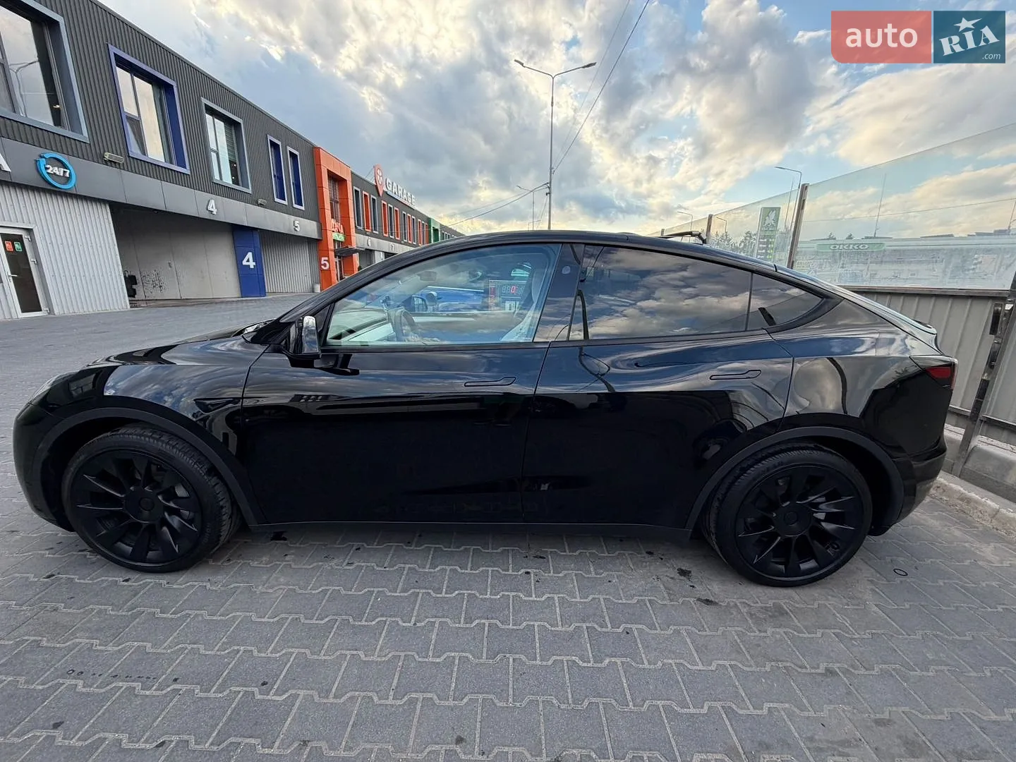 2024 Tesla Model Y - мініатюра 8