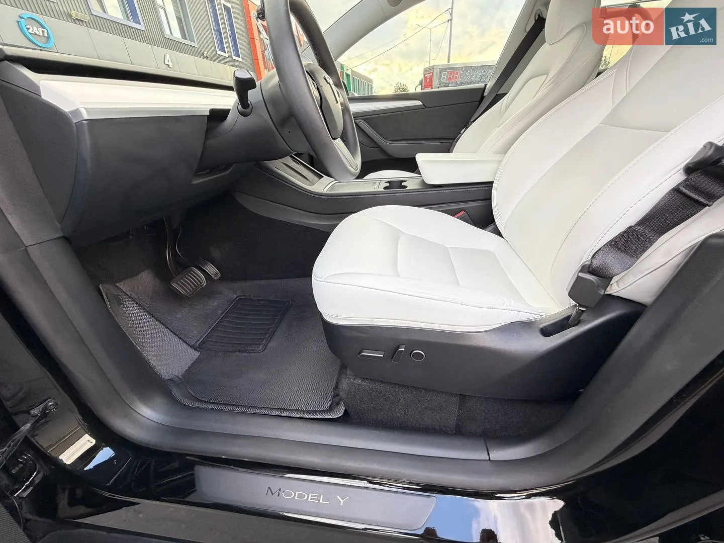 2024 Tesla Model Y - мініатюра 24