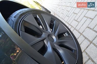 Внедорожник / Кроссовер Tesla Model Y 2025 в Дрогобыче