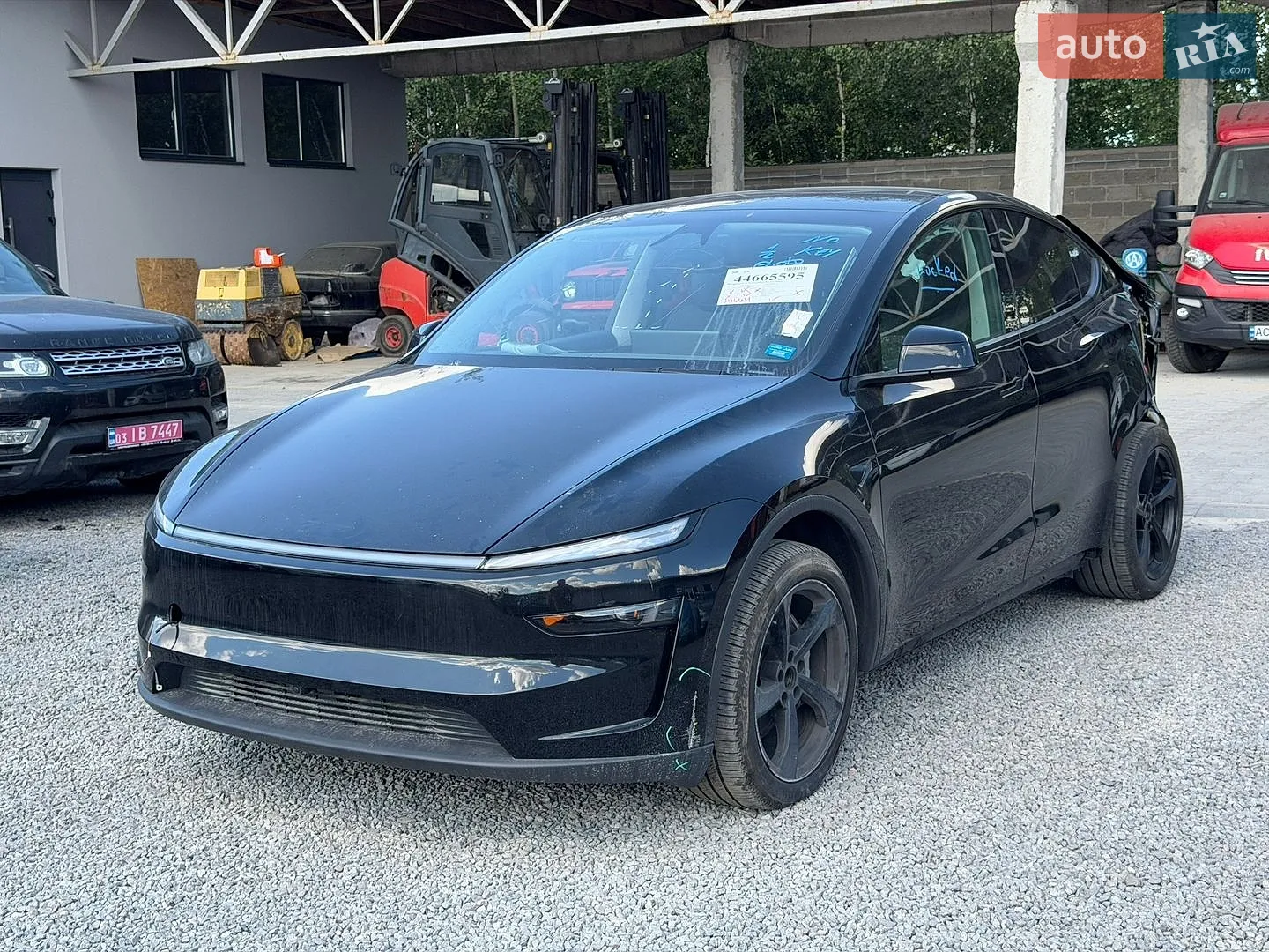 2025 Tesla Model Y - мініатюра 3